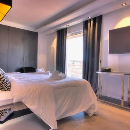 Cool Multiapartment Paris