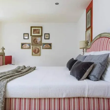 Cool Multiapartment Paris Apartment *