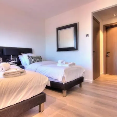 Apartment Cool Multiapartment Paris